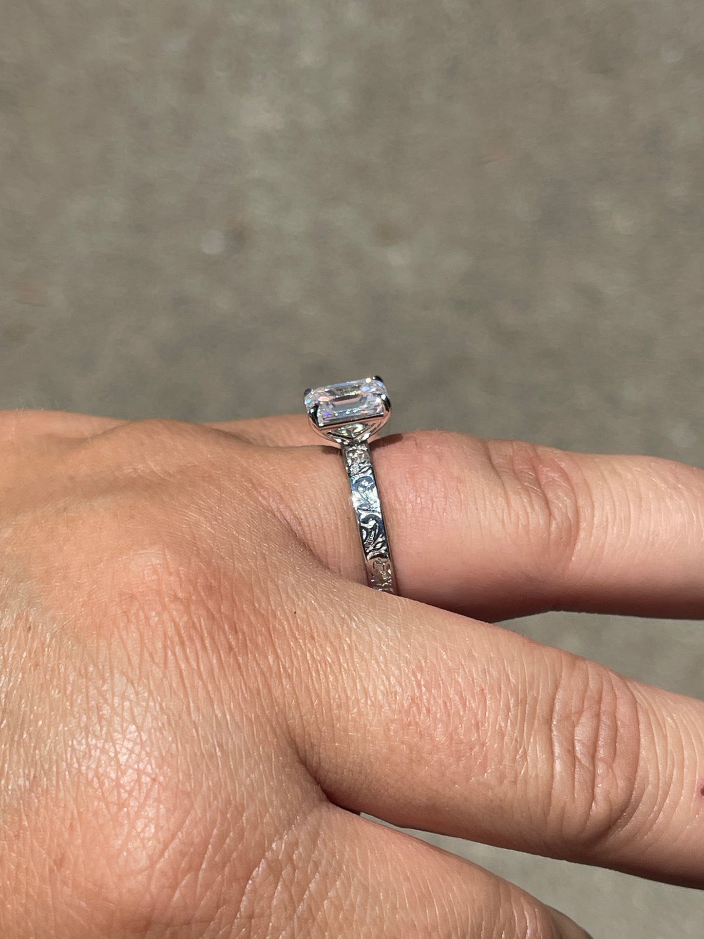Taylee 7.5US 10K White Gold Engagement Ring