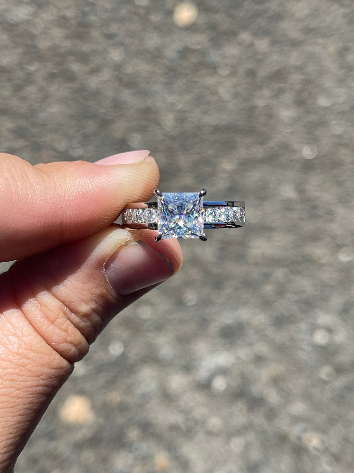 Rusty 6.5US 10K White Gold Engagement Ring