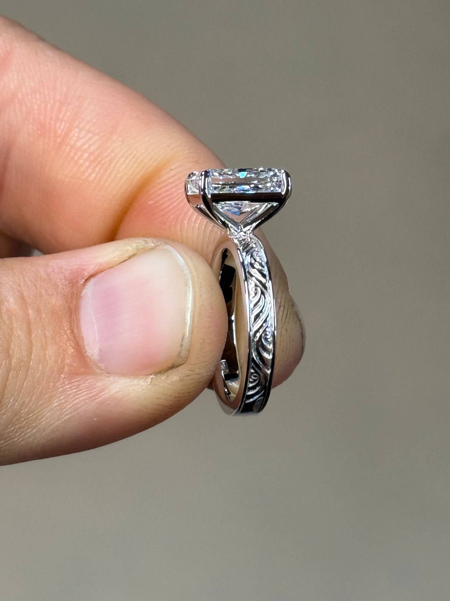 Bentley 4.25US 10K White Gold DIAMOND Engagement Ring