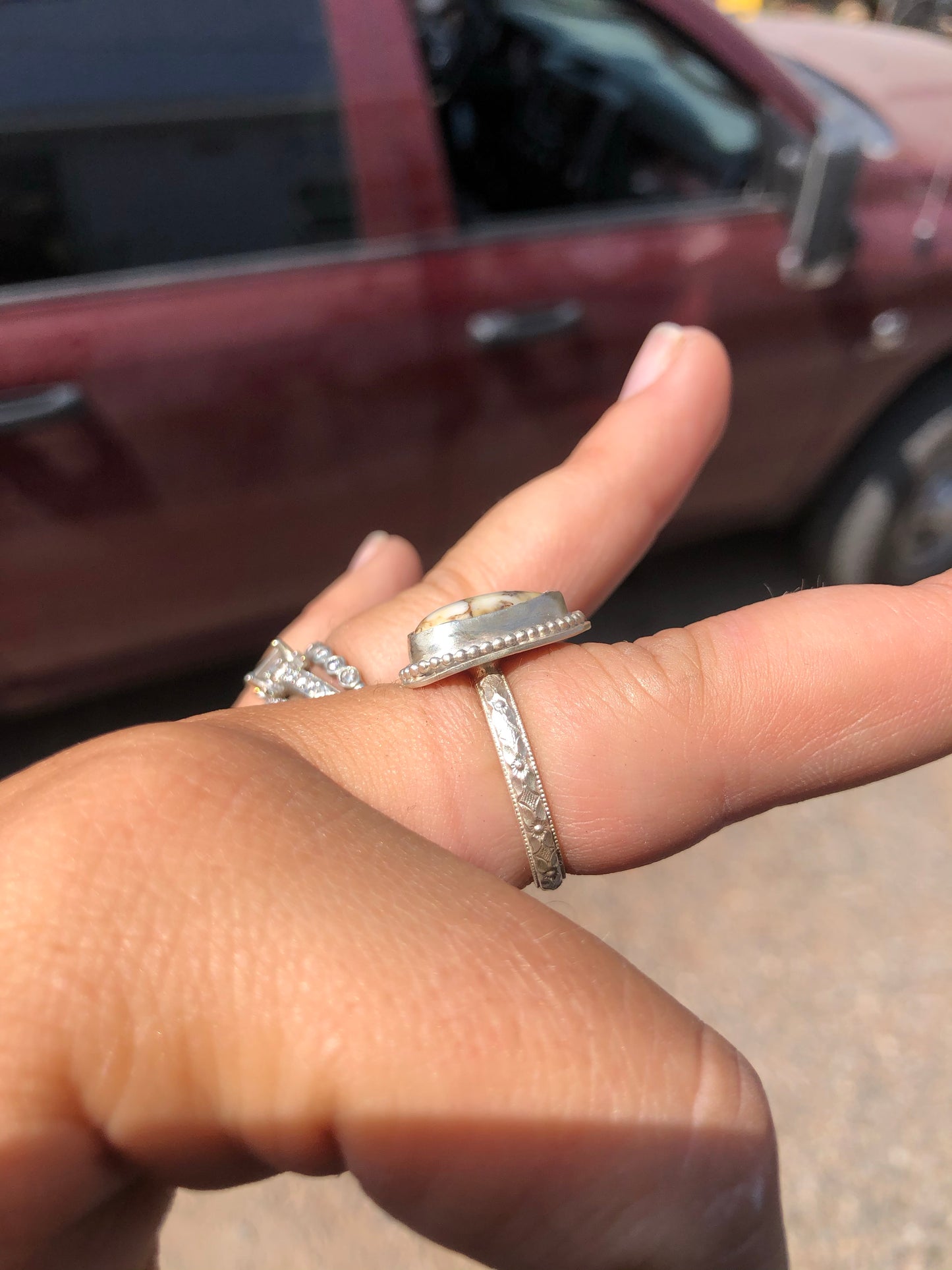 9US Candy White Horse Stone w/ Pattern Band Sterling Silver Ring