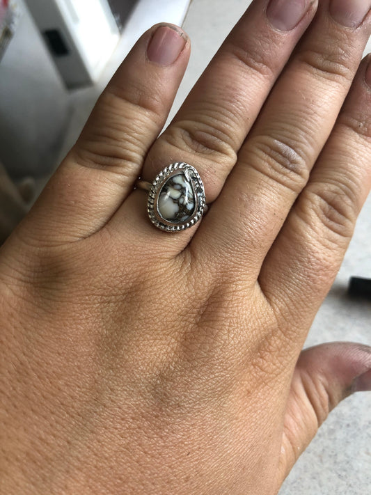 8.5US Cutie White Horse Stone w/ Pattern Band Sterling Silver Ring